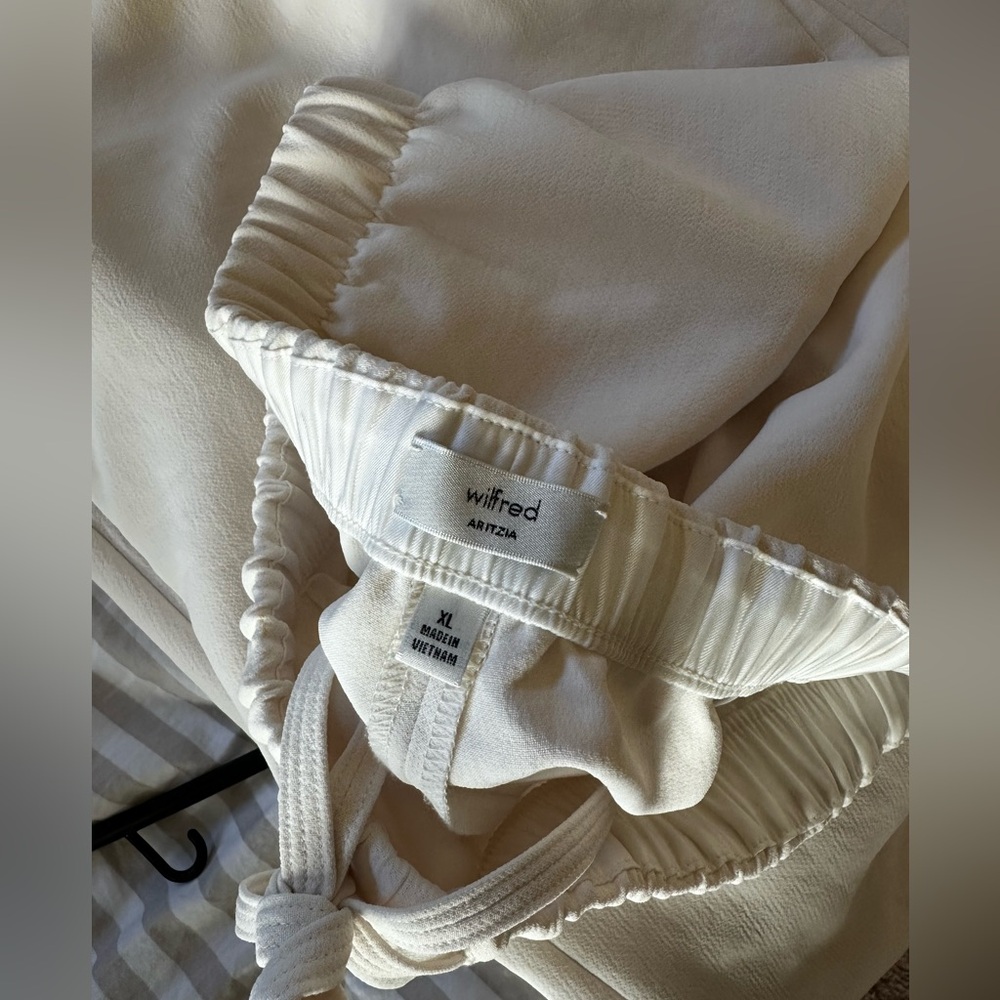 Aritzia Lodge Pant, light birch, crepette - Picture 8 of 10